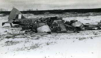 Red Deer Archives, P3594; Oxford trainer plane crash near Penhold, 1942