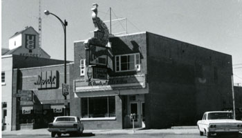 Photo of Peacock Inn building circa 1966